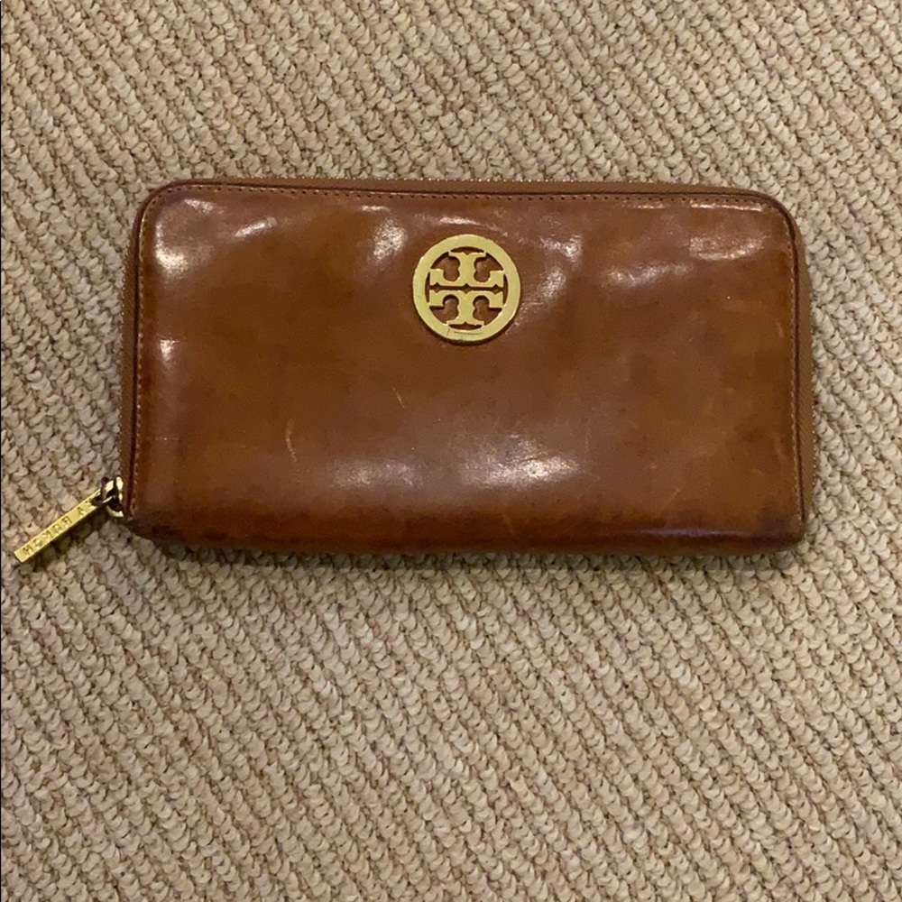 Tory Burch tan leather wallet